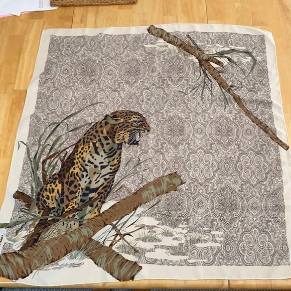 Codello Silk Vintage Leopard Scarf - Picture 1 of 10